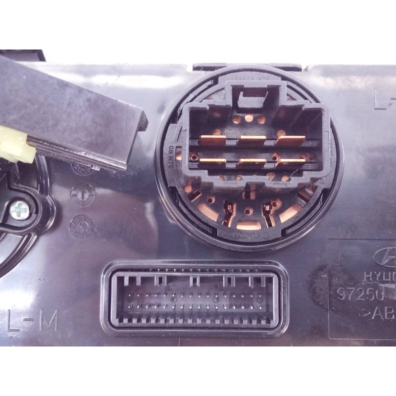 Recambio de mando calefaccion / aire acondicionado para hyundai i20 trend referencia OEM IAM 97250C8010  E3-A3-49-2