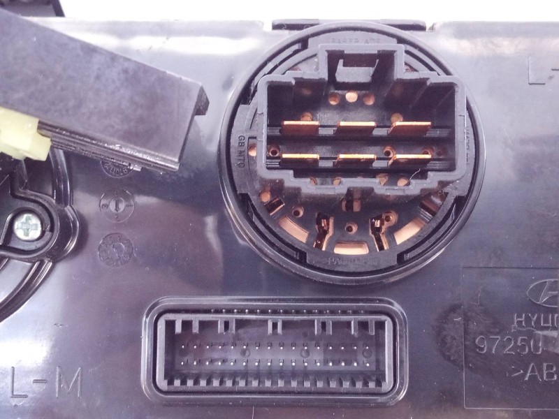 Recambio de mando calefaccion / aire acondicionado para hyundai i20 trend referencia OEM IAM 97250C8010  E3-A3-49-2