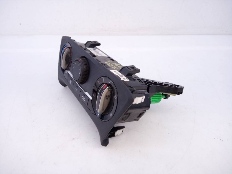Recambio de mando calefaccion / aire acondicionado para hyundai i20 trend referencia OEM IAM 97250C8010  E3-A3-49-2