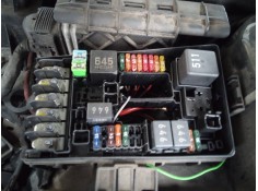 CAJA RELES / FUSIBLES 