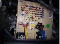 CAJA RELES / FUSIBLES 