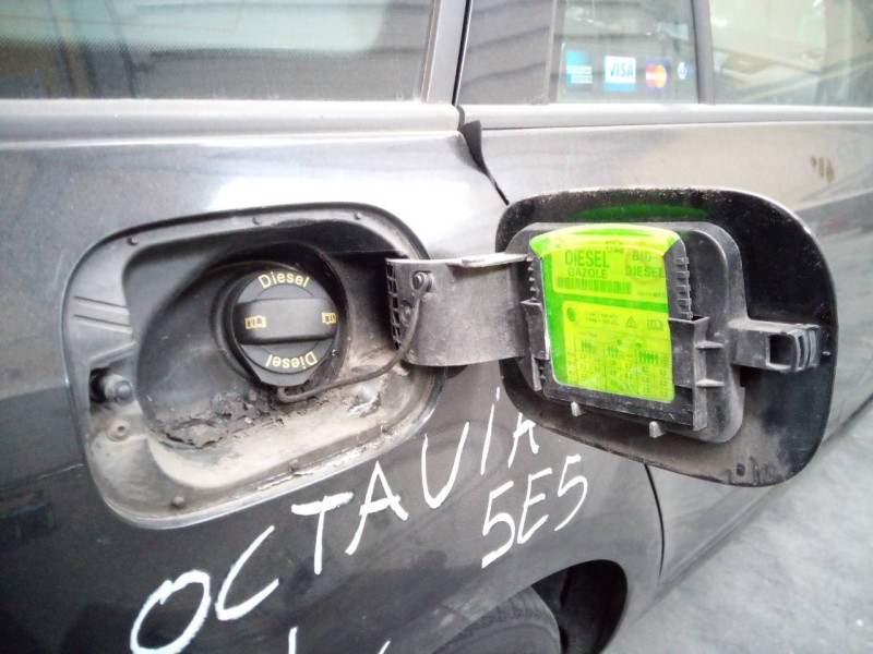 Recambio de tapa exterior combustible para skoda octavia combi (5e5) active referencia OEM IAM   