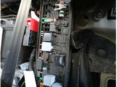 CAJA RELES / FUSIBLES 