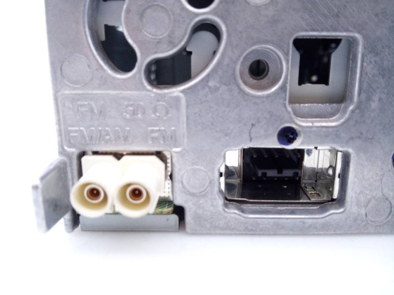 Recambio de sistema audio / radio cd para audi a4 ber. (b8) básico referencia OEM IAM 8T1035186P 8T0919603A E2-A1-15-3