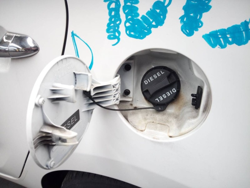 Recambio de tapa exterior combustible para kia carens ( ) drive referencia OEM IAM   