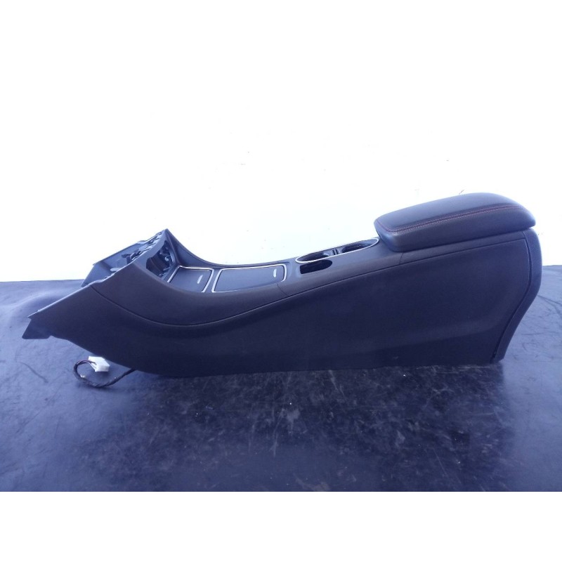 Recambio de consola central para mercedes-benz clase cla (w117) cla referencia OEM IAM A1766801810  P2-B3-17