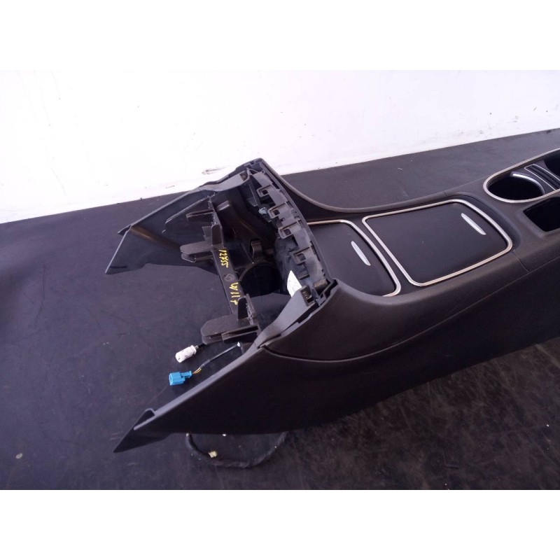 Recambio de consola central para mercedes-benz clase cla (w117) cla referencia OEM IAM A1766801810  P2-B3-17
