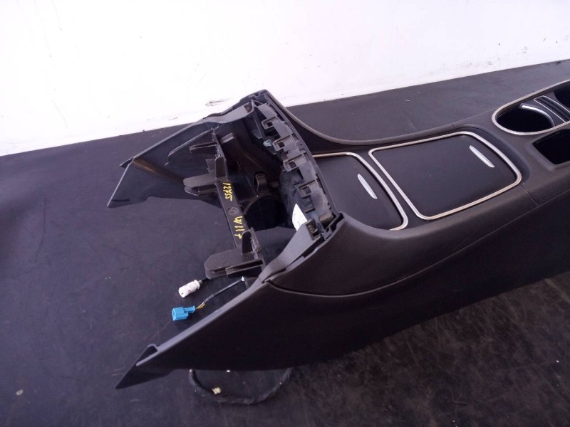 Recambio de consola central para mercedes-benz clase cla (w117) cla referencia OEM IAM A1766801810  P2-B3-17