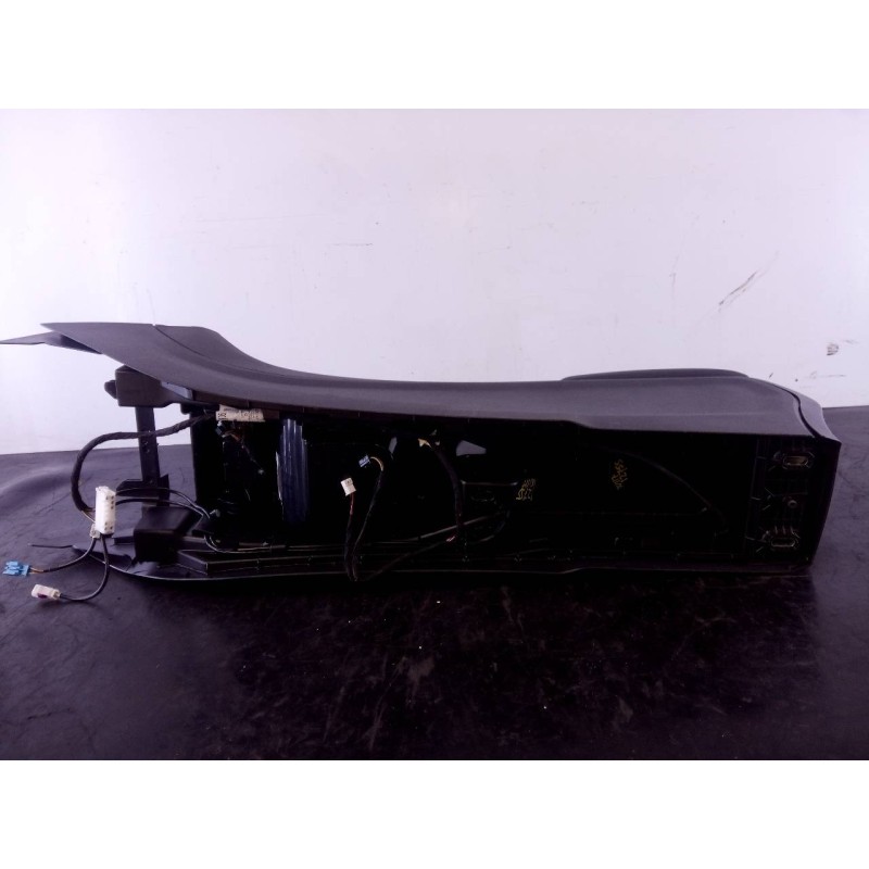 Recambio de consola central para mercedes-benz clase cla (w117) cla referencia OEM IAM A1766801810  P2-B3-17