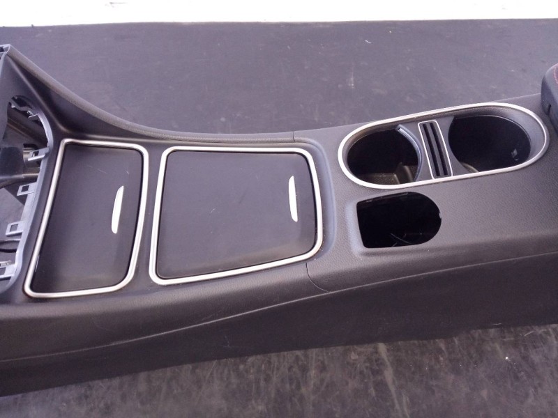 Recambio de consola central para mercedes-benz clase cla (w117) cla referencia OEM IAM A1766801810  P2-B3-17