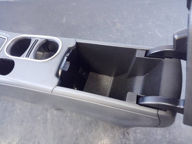 Recambio de consola central para mercedes-benz clase cla (w117) cla referencia OEM IAM A1766801810  P2-B3-17