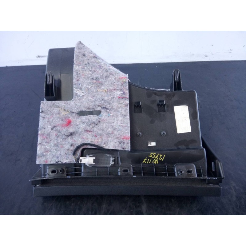 Recambio de guantera para mercedes-benz clase cla (w117) cla referencia OEM IAM 17668000919H68401332700317  P2-A2-12