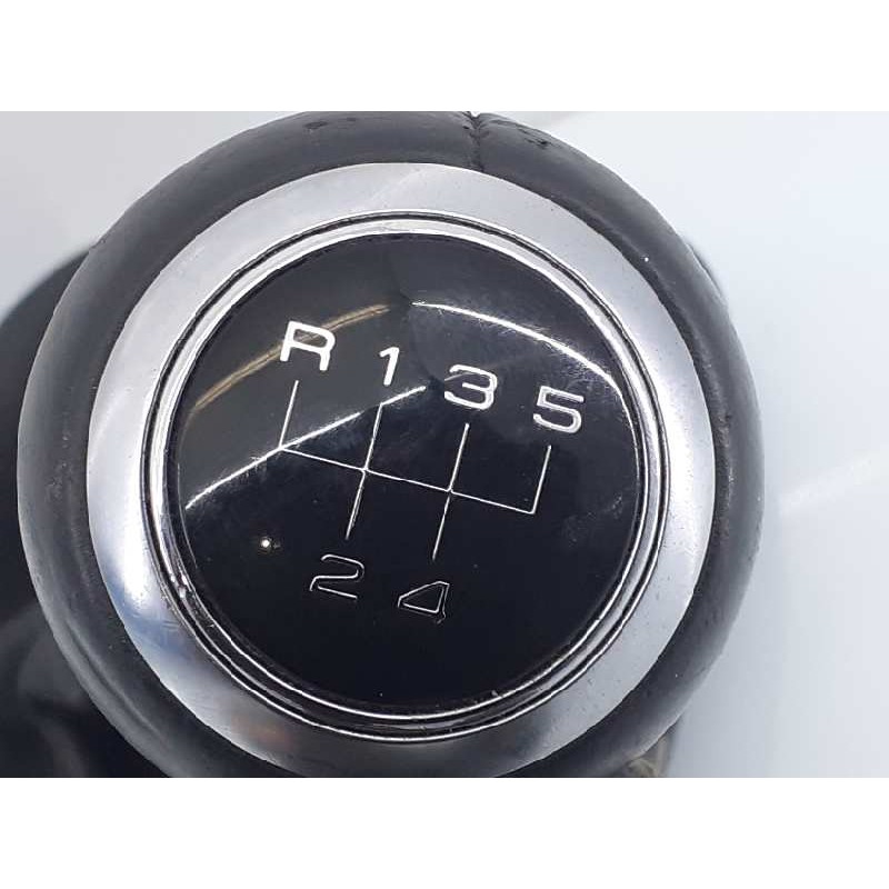 Recambio de guarnecidos palanca cambio para audi a1 sportback (8xf) attraction referencia OEM IAM 1305239014255  E2-A1-6-1