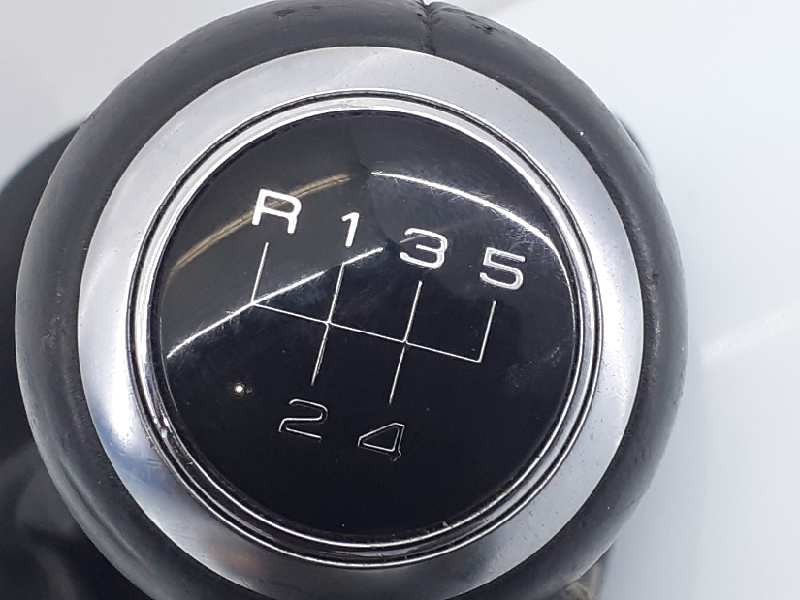 Recambio de guarnecidos palanca cambio para audi a1 sportback (8xf) attraction referencia OEM IAM 1305239014255  E2-A1-6-1