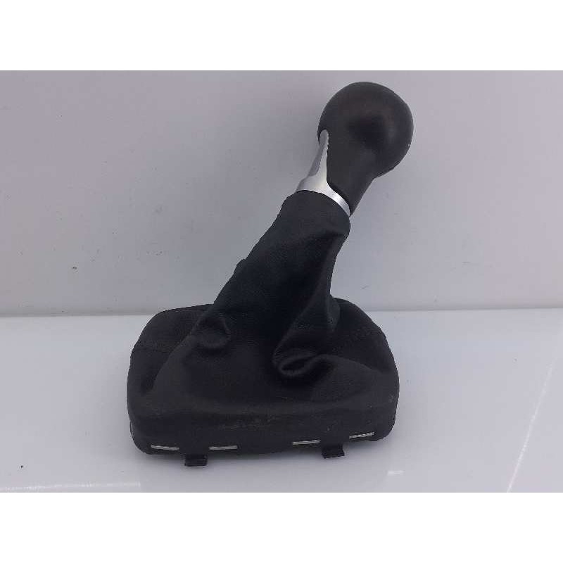 Recambio de guarnecidos palanca cambio para audi a1 sportback (8xf) attraction referencia OEM IAM 1305239014255  E2-A1-6-1