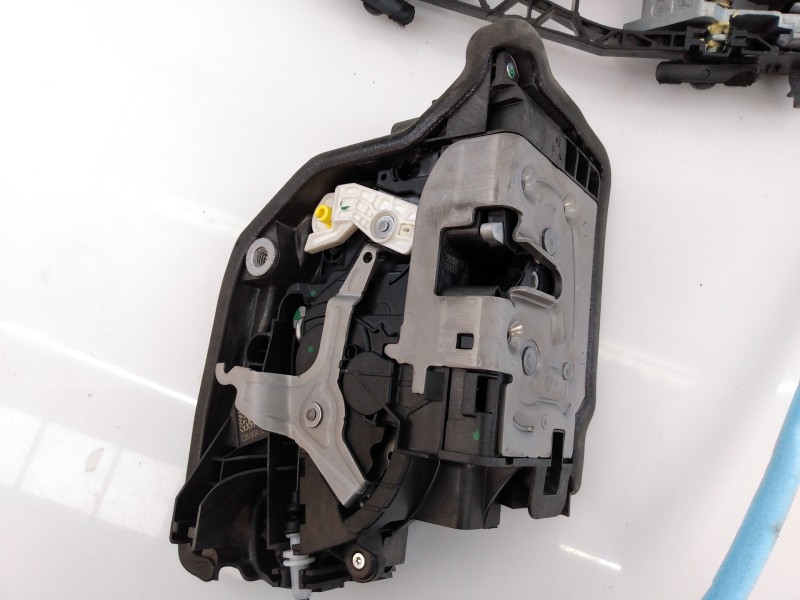 Recambio de cerradura puerta delantera derecha para bmw serie x1 (f48) sdrive18d referencia OEM IAM 18283810 7281934 E1-A3-48-2