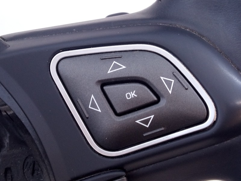 Recambio de volante para land rover evoque pure referencia OEM IAM GJ323F563FB 309324499W41 E1-B4-50-2