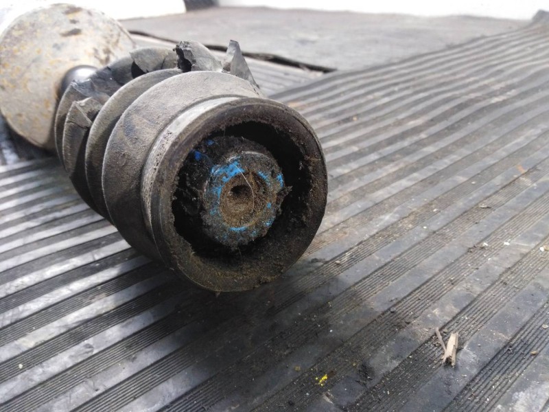 Recambio de transmision central delantera para toyota hilux (kun) double cab 4x4 referencia OEM IAM   P1-A1-59