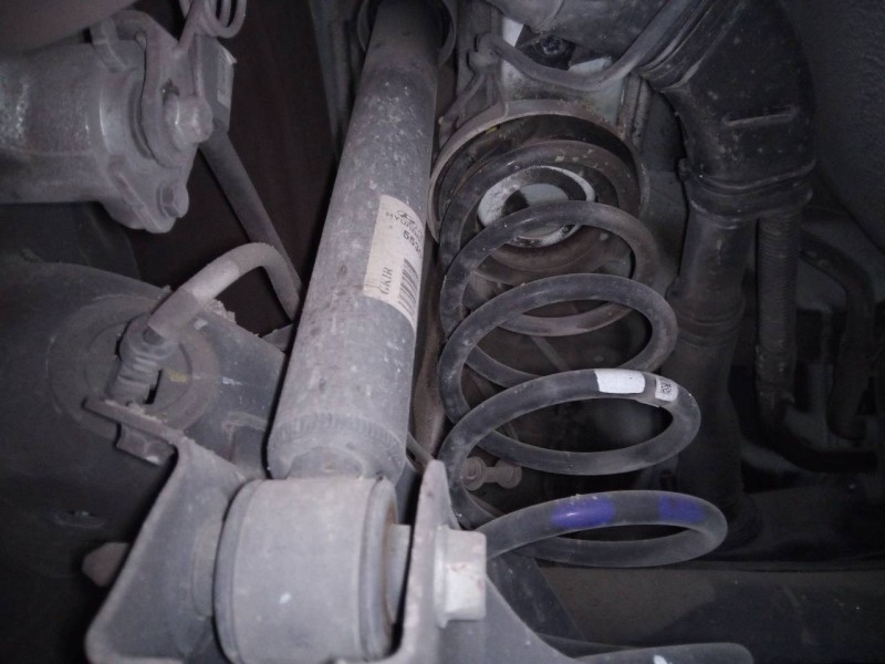 Recambio de amortiguador trasero izquierdo para hyundai i20 trend referencia OEM IAM 55300C8000  