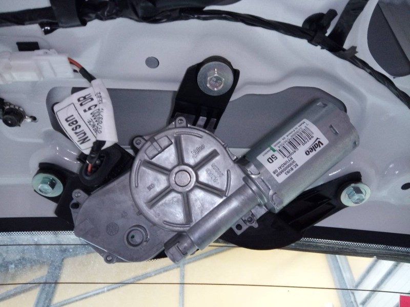 Recambio de motor limpia trasero para hyundai i20 trend referencia OEM IAM 98700C8000  