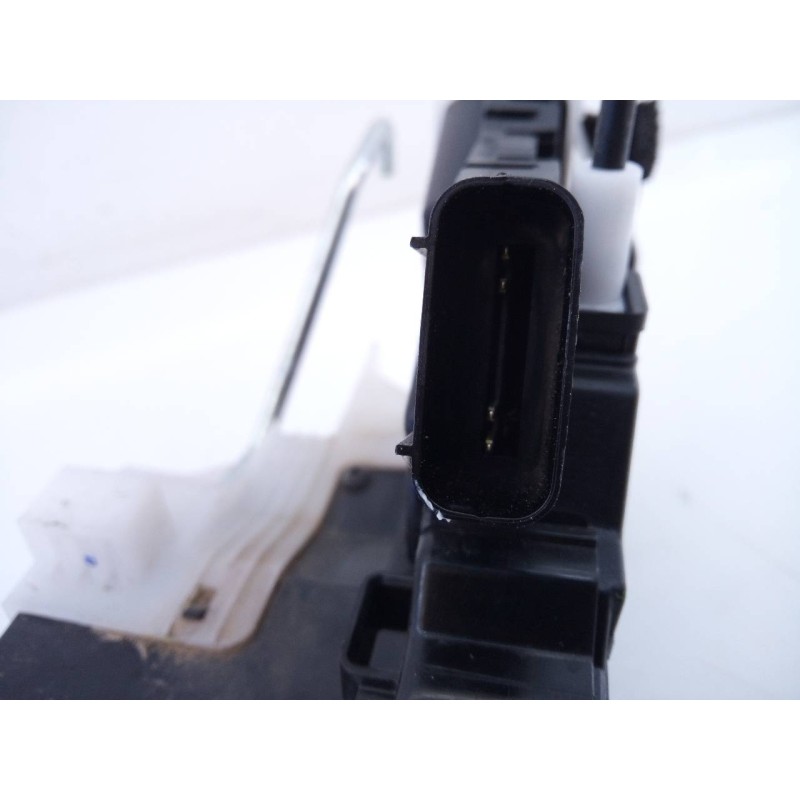 Recambio de cerradura puerta delantera derecha para hyundai i20 trend referencia OEM IAM 81320C8040  E2-B5-60-1