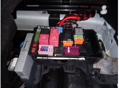 CAJA RELES / FUSIBLES 