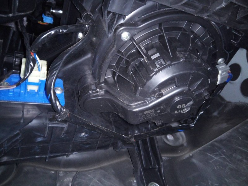 Recambio de ventilador calefaccion para hyundai i20 trend referencia OEM IAM F005302542  