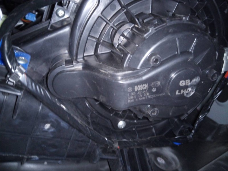 Recambio de ventilador calefaccion para hyundai i20 trend referencia OEM IAM F005302542  