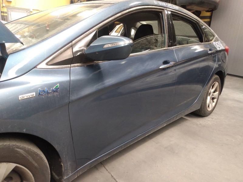 Recambio de puerta delantera izquierda para hyundai i40 tecno blue referencia OEM IAM   