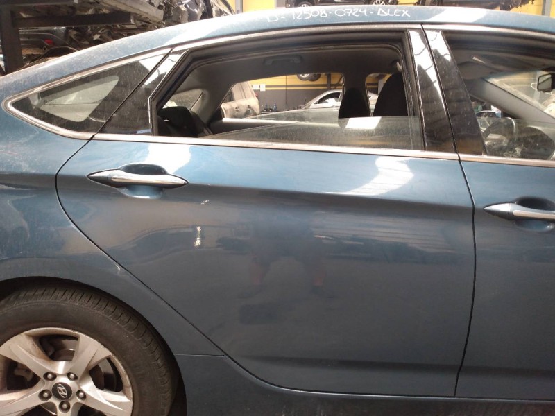 Recambio de puerta trasera derecha para hyundai i40 tecno blue referencia OEM IAM   