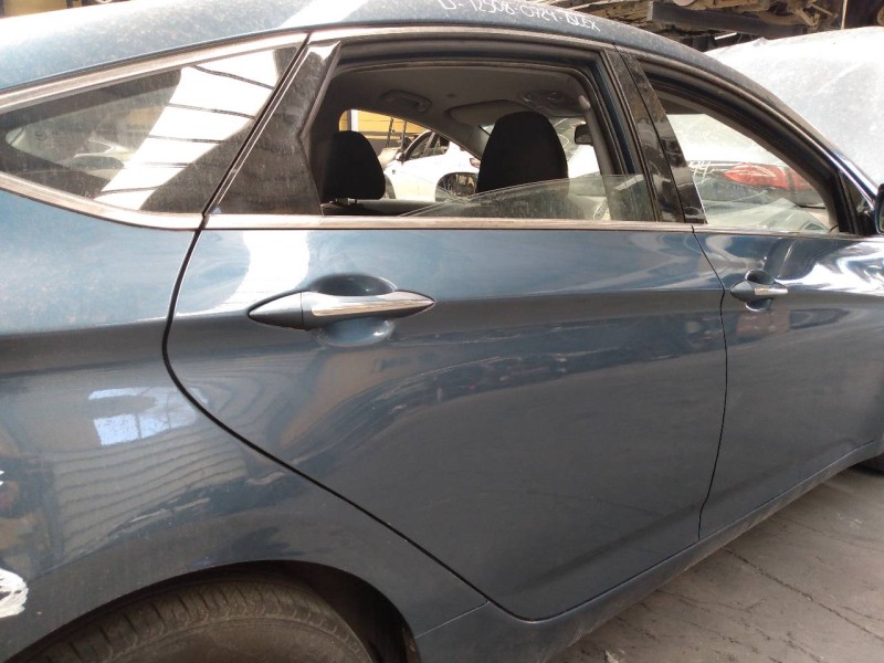 Recambio de puerta trasera derecha para hyundai i40 tecno blue referencia OEM IAM   