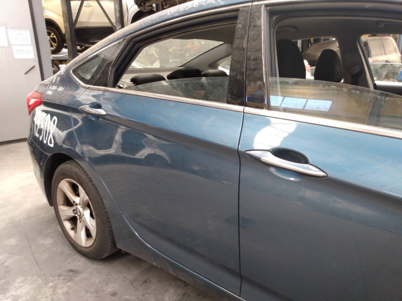 Recambio de puerta trasera derecha para hyundai i40 tecno blue referencia OEM IAM   