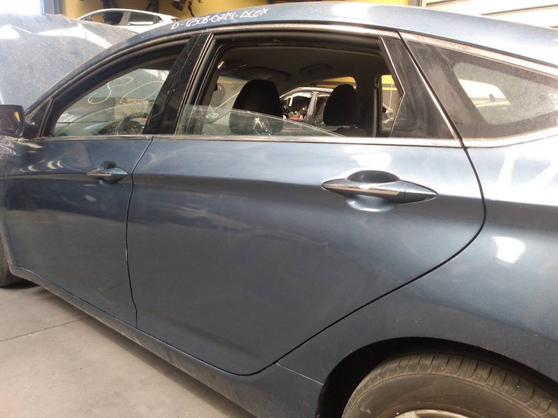 Recambio de puerta trasera izquierda para hyundai i40 tecno blue referencia OEM IAM   