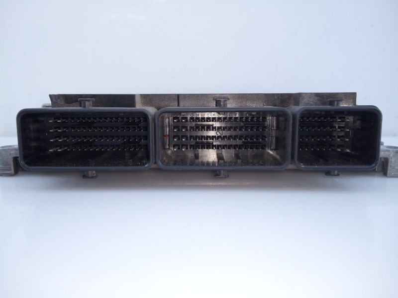 Recambio de centralita motor uce para dacia sandero stepway referencia OEM IAM 237106319R 0281032811 E2-A1-30-1