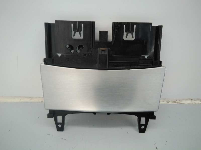 Recambio de cenicero para mercedes-benz clase c (w204) berlina c 220 cdi (204.008) referencia OEM IAM A2046800179  E3-A1-20-1