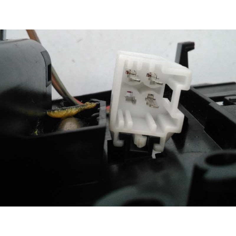 Recambio de cenicero para mercedes-benz clase c (w204) berlina c 220 cdi (204.008) referencia OEM IAM A2046800179  E3-A1-20-1