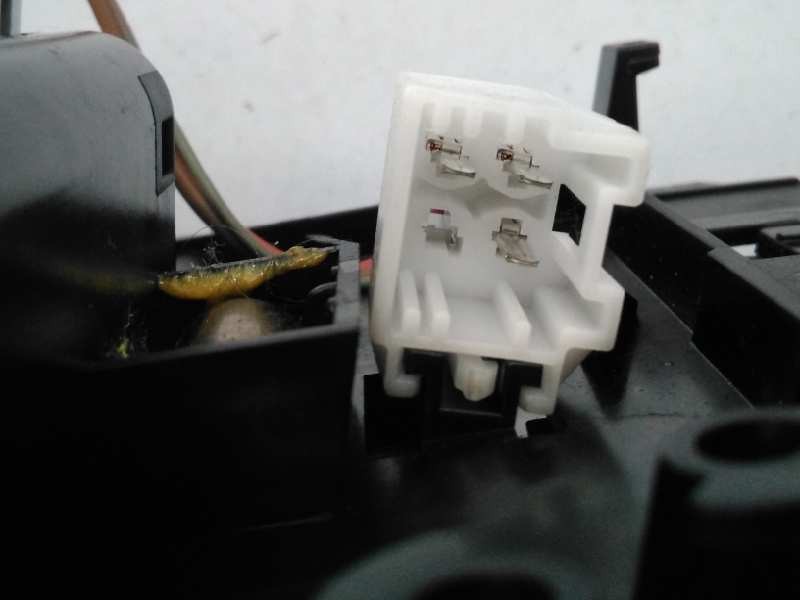 Recambio de cenicero para mercedes-benz clase c (w204) berlina c 220 cdi (204.008) referencia OEM IAM A2046800179  E3-A1-20-1