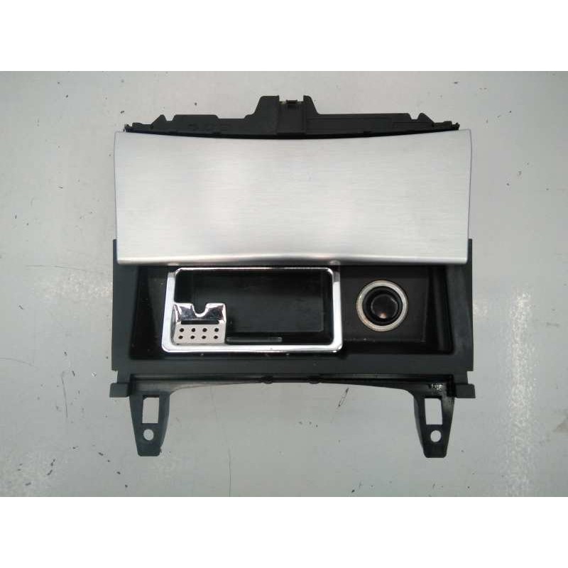 Recambio de cenicero para mercedes-benz clase c (w204) berlina c 220 cdi (204.008) referencia OEM IAM A2046800179  E3-A1-20-1