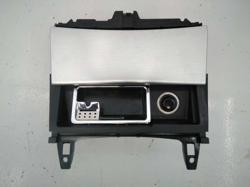 Recambio de cenicero para mercedes-benz clase c (w204) berlina c 220 cdi (204.008) referencia OEM IAM A2046800179  E3-A1-20-1