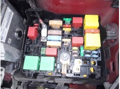 CAJA RELES / FUSIBLES 