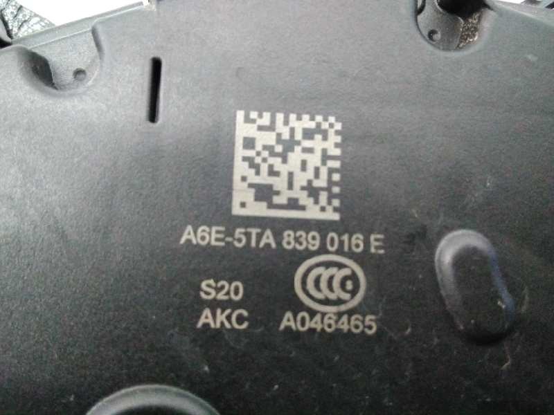 Recambio de cerradura puerta trasera derecha para volkswagen polo advance referencia OEM IAM 5TA839016E  E1-B6-48-3