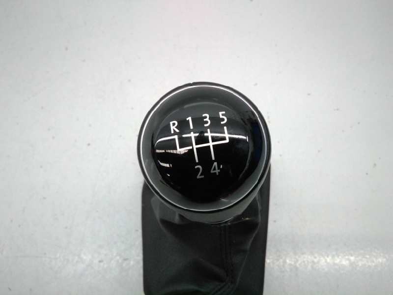 Recambio de pomo palanca cambio para volkswagen polo advance referencia OEM IAM 2G1711113BMIT  E2-A1-2-8