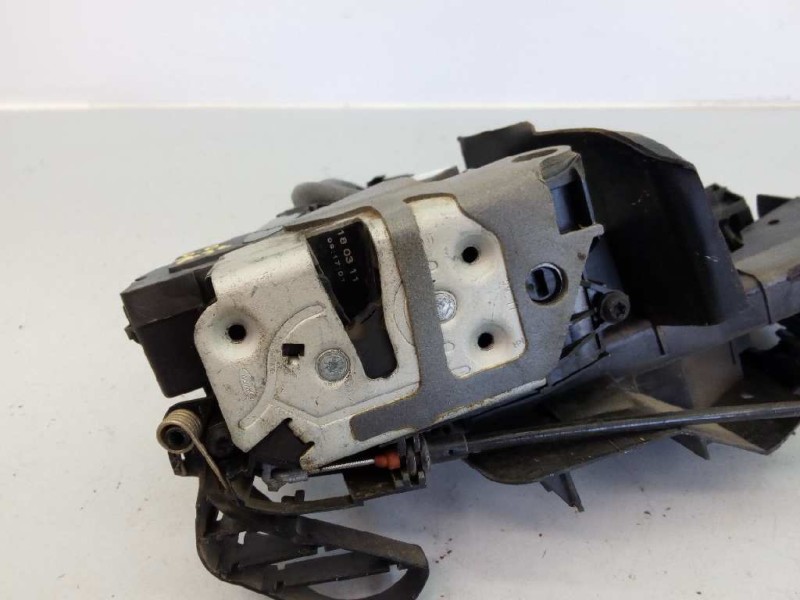Recambio de cerradura puerta delantera derecha para ford focus turn. (cb8) titanium referencia OEM IAM BM5AA21812BC 921760102 E2