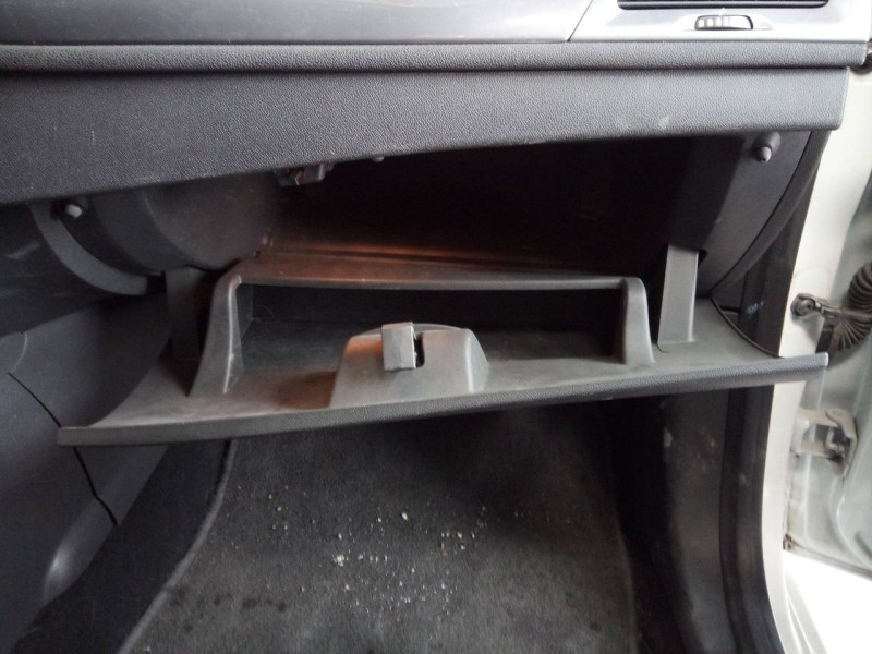 Recambio de guantera para renault megane iii berlina 5 p limited referencia OEM IAM   