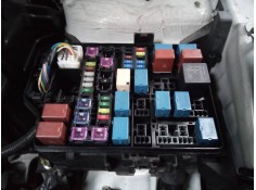 CAJA RELES / FUSIBLES 