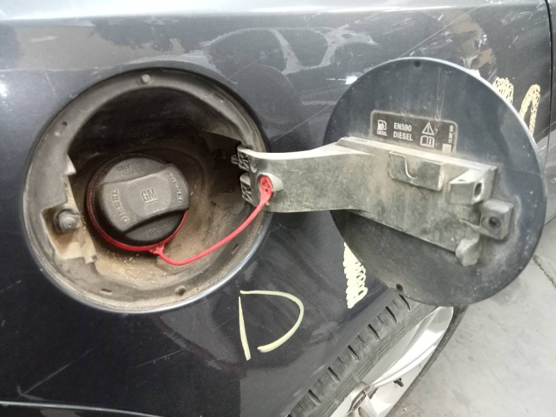 Recambio de tapa exterior combustible para opel insignia berlina cosmo referencia OEM IAM   