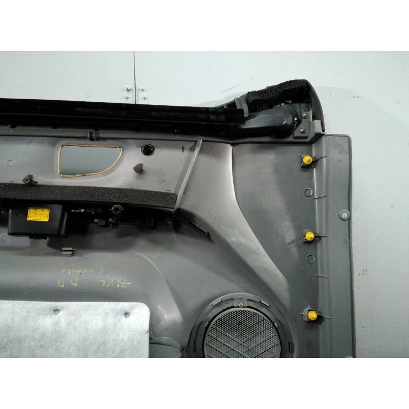 Recambio de guarnecido puerta delantera derecha para kia sorento 2.5 crdi concept referencia OEM IAM 823603E000  P2-A1-3