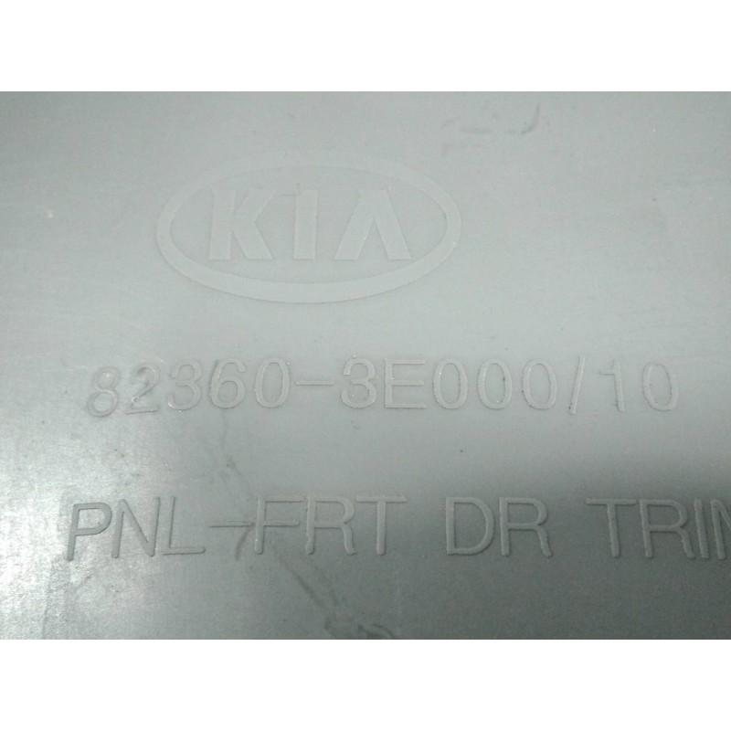 Recambio de guarnecido puerta delantera derecha para kia sorento 2.5 crdi concept referencia OEM IAM 823603E000  P2-A1-3