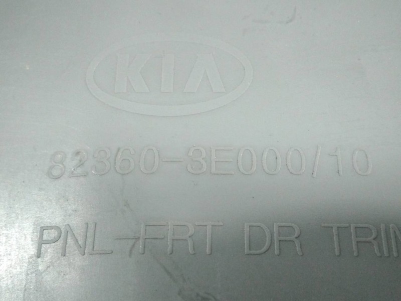 Recambio de guarnecido puerta delantera derecha para kia sorento 2.5 crdi concept referencia OEM IAM 823603E000  P2-A1-3