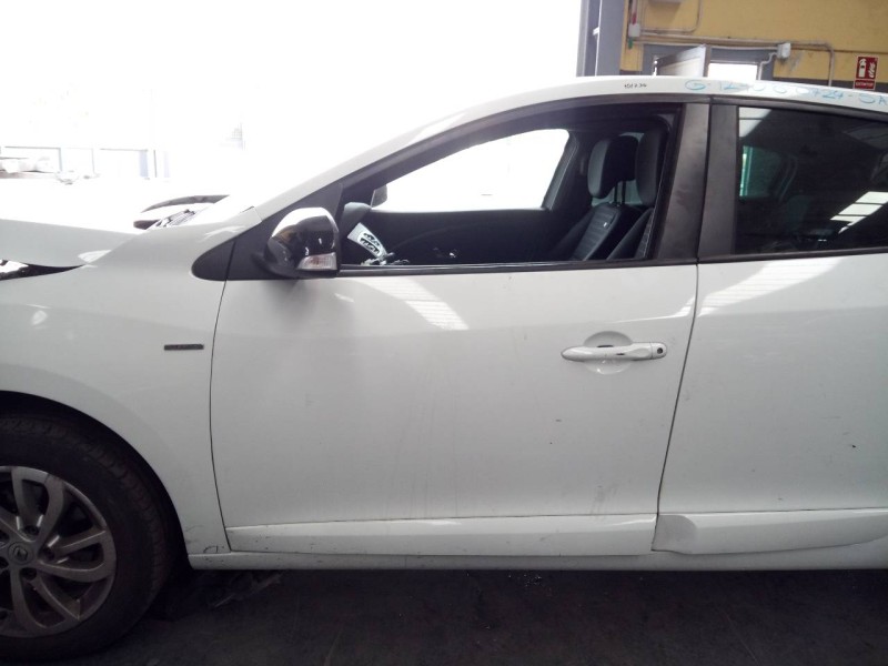 Recambio de puerta delantera izquierda para renault megane iii berlina 5 p limited referencia OEM IAM   